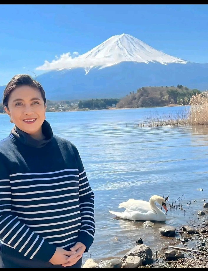 T4rgetL0cked's tweet photo. SI DIGONG MARAMING PERANG PANG TRAVEL PERO DI MAKA BYAHE DAHIL SA ICC.

SI JR, ITINIGIL MUNA ANG WORLD TOUR KASI NAHALATANG PINAPAASA LANG SYA NG INVESTORS SA ABROAD.

SI LENI, MARAMING BANSA ANG NAG IIMBETA. WALANG PLEDGES PERO ANG ANGAT BUHAY. GOING STRONG.💪💪💪 https://t.co/orPSkifjav