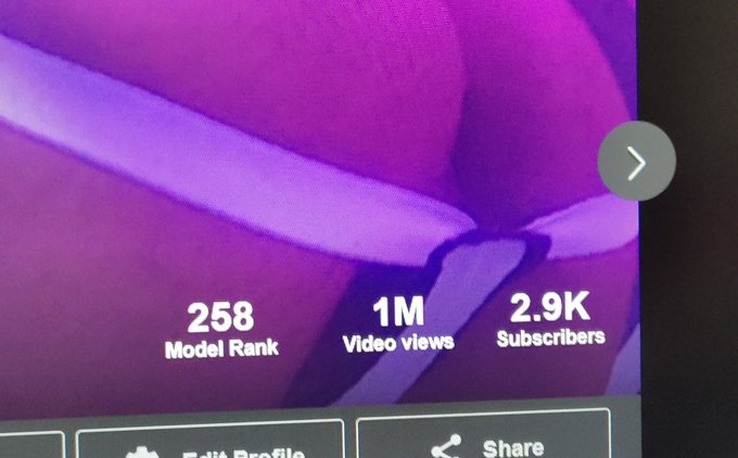 1 pic. 1?? MILLION! ??????

?Muchas gracias a todos por ayudarnos a llegar al millón de reproducciones