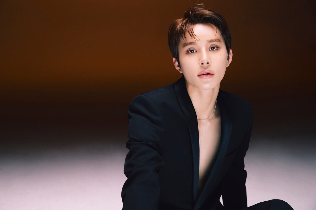 NCT127_PH's tweet photo. [STAFF POST] #JUNGWOO's Base Note Teaser is here! Doesn't he look dashing? 😍

THE SCENT NOTES D3
#DOJAEJUNG_BaseNote 
@NCTsmtown_127 https://t.co/grwm9yQ7Yc