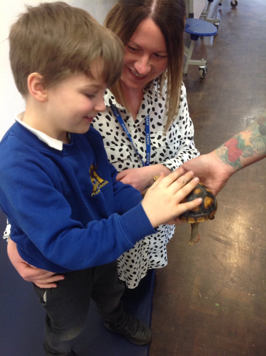 MrNeilsonAPS's tweet photo. Year One had a fantastic week completing our topic with an art day and animal visit. A wonderful end to a busy term! 👍😀🦋 https://t.co/DVC6Tzjchu