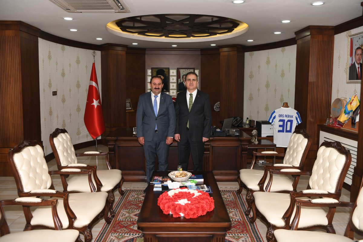 neciperik's tweet photo. Valimiz/Belediye Başkan V. Sayın @idrisakbiyik beyi makamında ziyaret ettik.
Samimi ve içten sohbetleri ve ilgi alakaları için teşekkür ederim. https://t.co/bpkNhahszL