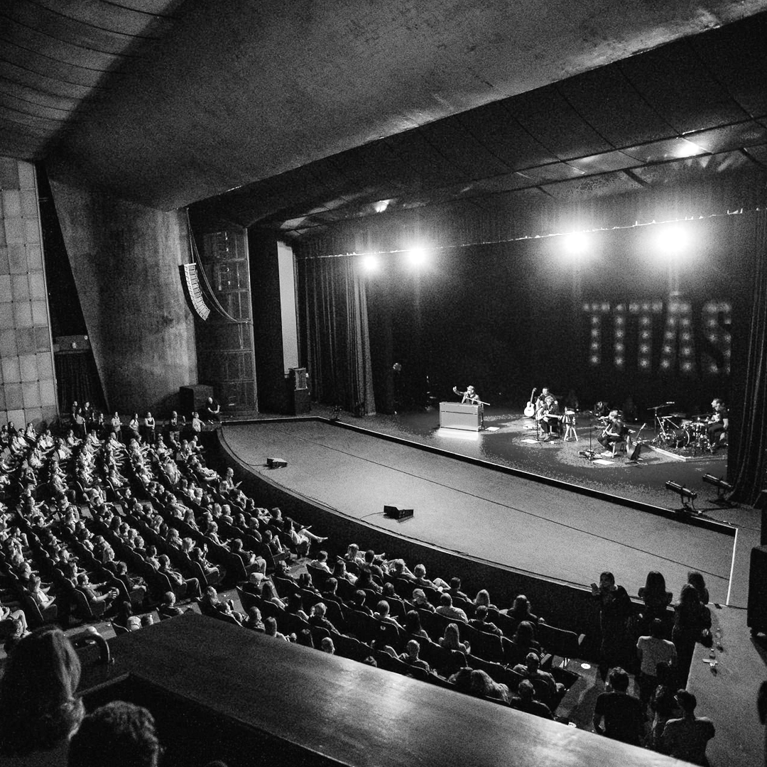 Conta pra gente uma lembrança que você tem com o Titãs!

Foto: @guilhermeleitefotografia