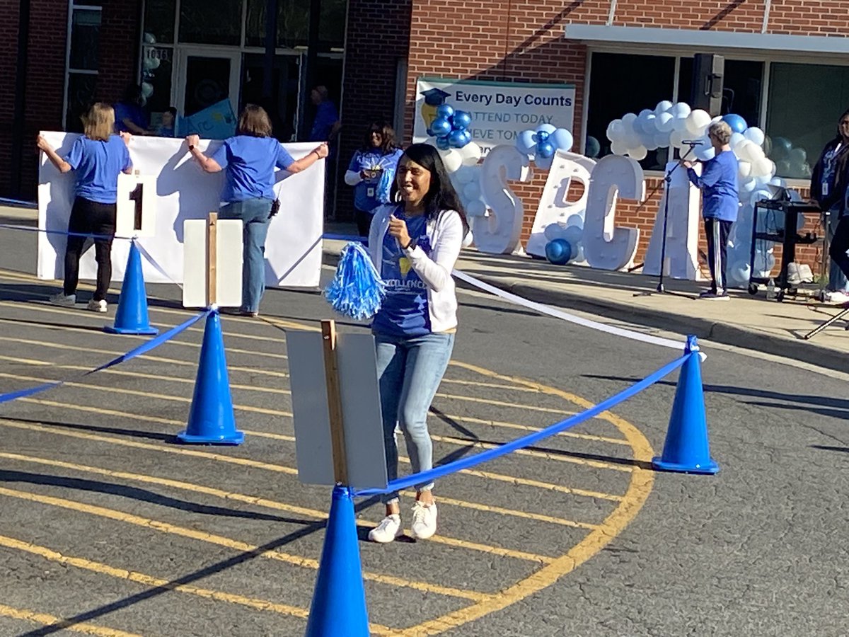 AlLeonard_EdD's tweet photo. Enjoyed the parade and celebration of the Blue Ribbon Award at @Sunset_Park_CAS today. I’m proud of the students, teachers, administrators, parents and community! Well-deserved national recognition for the great work that is going on there daily! @RockHillSchools @nakia_barnes https://t.co/xzRGdD91Z6