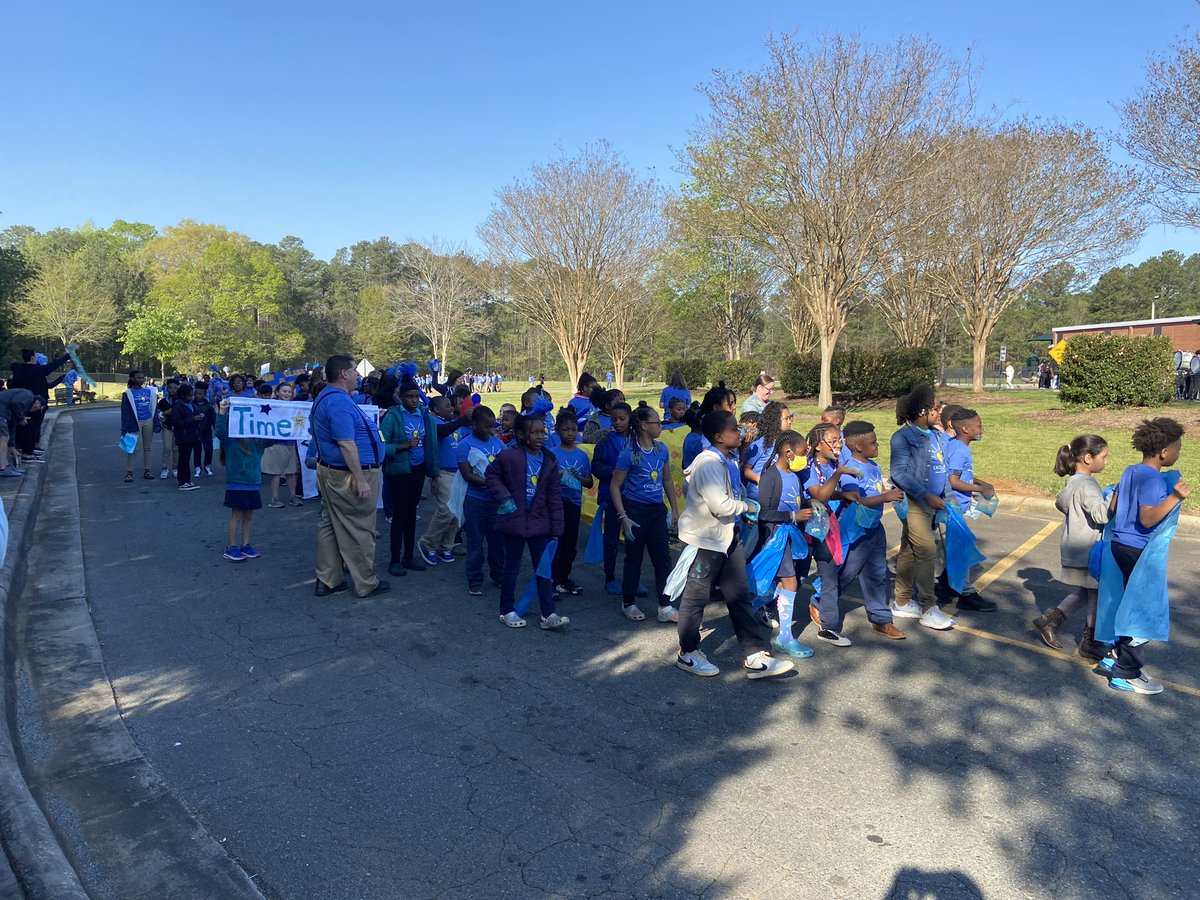 AlLeonard_EdD's tweet photo. Enjoyed the parade and celebration of the Blue Ribbon Award at @Sunset_Park_CAS today. I’m proud of the students, teachers, administrators, parents and community! Well-deserved national recognition for the great work that is going on there daily! @RockHillSchools @nakia_barnes https://t.co/xzRGdD91Z6