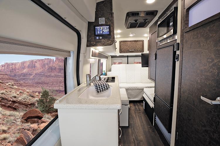 Looking for luxury? Look no further with the American Coach Patriot! 

More info:
conta.cc/3K3xRFA
conta.cc/3M3Ve37