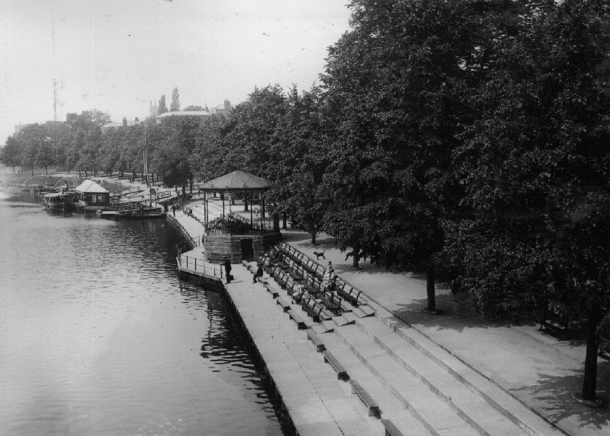 cwacmuseums's tweet image. For #CheshireDay The History Hub are sharing images of one of their favourite spots in #Chester - The Groves. The river bank between Souters Lane and St. John’s Church had been used for walking from circa 1717. In the 1720’s an avenue of trees was planted. @MktgCheshire.