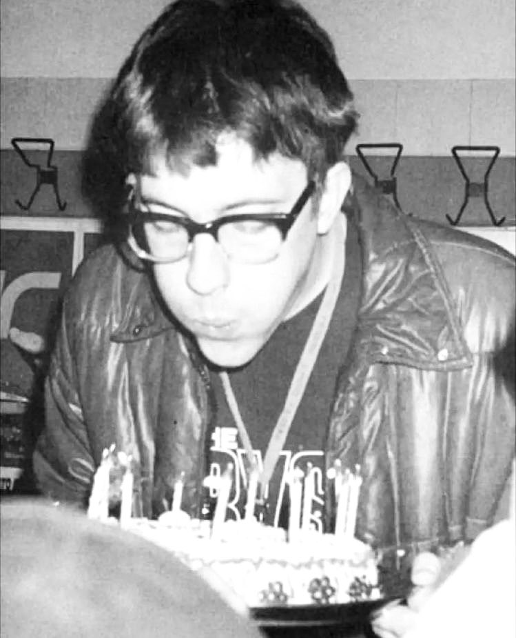Graham Coxon as otters - Day 47

Wishing Graham a happy belated birthday lmao 