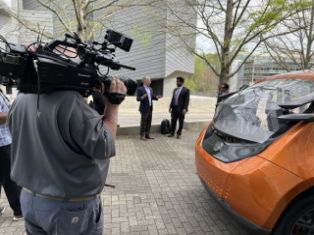 Research_USDOT's tweet photo. This week, USDOT's Deputy Assistant Secretary for Research and Chief Science Officer Robert Hampshire spoke at the #ClemsonMOC summit @ClemsonUniv, and stopped by the new National #AmazingUTCs to offer congrats &amp; tour facilities 4 #Cybersecurity research in #Transportation. https://t.co/KWne7vwbtQ