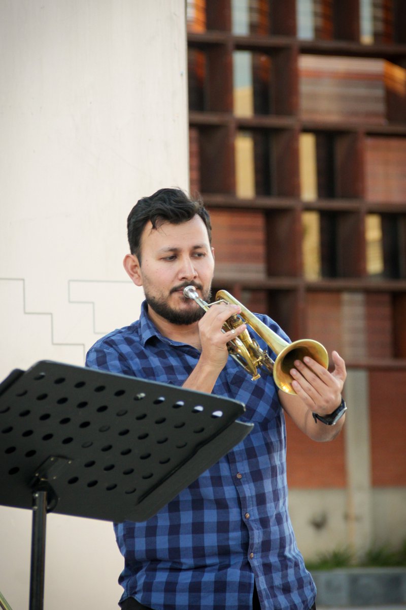 UArtes_Ags's tweet photo. 🤩🥳Una mirada de cerca a nuestros #ViernesExtramuros,  trae a tu #familia a disfrutar de muestras escénicas, presentaciones artísticas y actividades que diseñamos especialmente para ti
😎En estas fotos Galván Dixieland Sextet fue nuestro invitado de honor
#ViveICA https://t.co/tL46RbWtdG