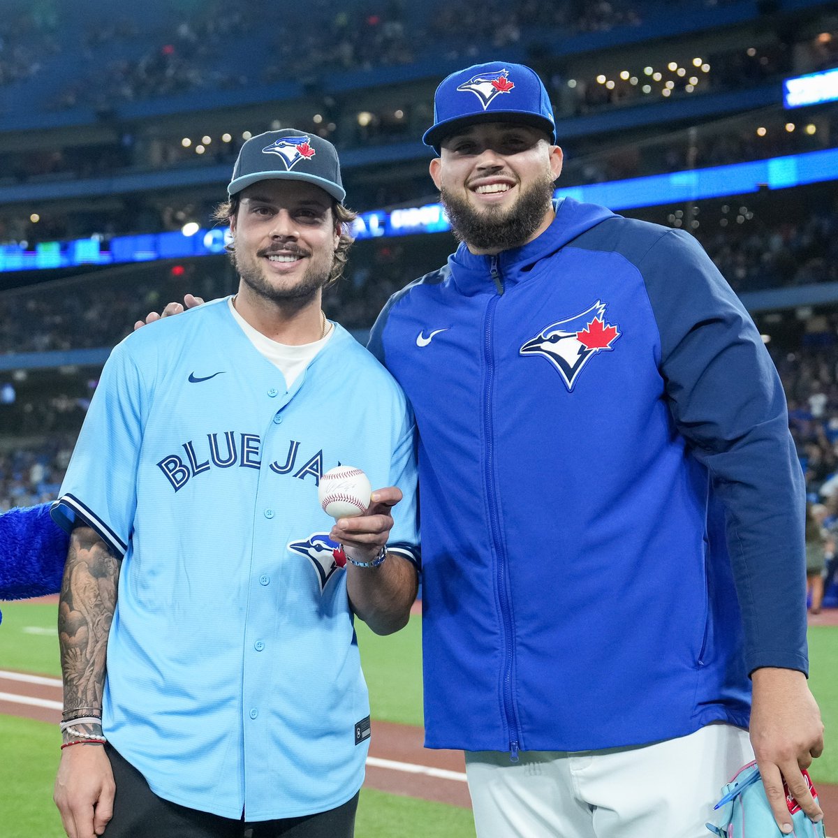 MapleLeafs's tweet photo. The boys of summer are back! ⚾️ 

Good luck on #OpeningDay &amp; this season, @BlueJays 👏 https://t.co/0XYuZmsIgH