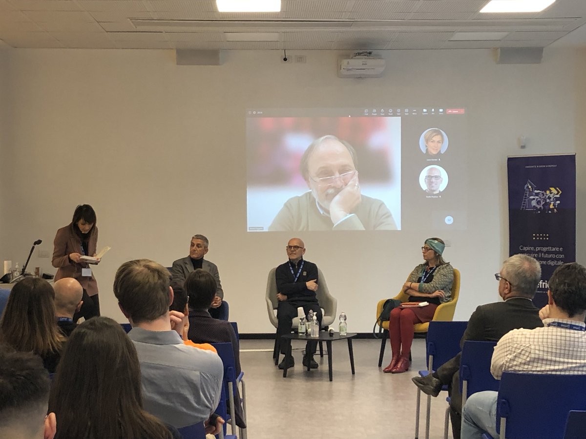 Cefriel's tweet photo. "L'#innovazione non nasce più dal centro ma dalla frontiera delle conoscenze, là dove i sistemi di sovrappongono, si mescolano e si integrano in forme nuove ed equilibri instabili", @GranataElena, autrice del libro "#Placemaker - gli inventori dei luoghi che abiteremo".
#Cefriel https://t.co/IoWZNLGB0z