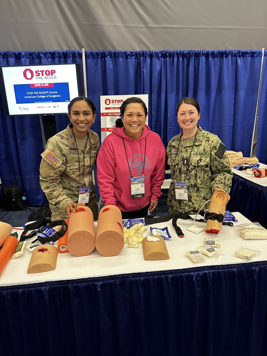 #goglobal teaming up with  the next generation of #military #surgeons Heather & Alyssa, thank you for your service! #militarywomen #womeninsurgery #globalsurgery #some4trauma #some4surgery #laparoscopy