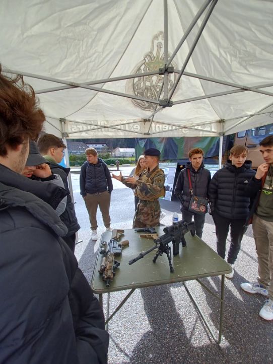 GerardmerLp's tweet image. Présentation de réserve opérationnelle du #1RT d'Epinal lien #armee #nation #engagement #citoyenneté Créer des vocations
@acnancymetz @RLaganier @ValDautresme
@DrafpicGE @DimitriSydor⁦ @Prefet88 @Armees_Gouv 
@CGrandjean_ @daac_nancy_metz @education_gouv @regiongrandest 
⁩