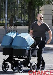 harryelsocio's tweet photo. Miguel Bosé o Javier Cámara los compraron de dos en dos, como los donuts de gasolinera y no os pareció mal porque como son de izquierdas no es lo mismo, es eso, no? https://t.co/Mh6YMDUyp4