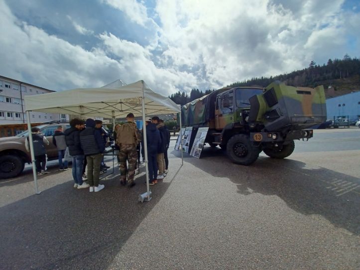 GerardmerLp's tweet image. Présentation de réserve opérationnelle du #1RT d'Epinal lien #armee #nation #engagement #citoyenneté Créer des vocations
@acnancymetz @RLaganier @ValDautresme
@DrafpicGE @DimitriSydor⁦ @Prefet88 @Armees_Gouv 
@CGrandjean_ @daac_nancy_metz @education_gouv @regiongrandest 
⁩