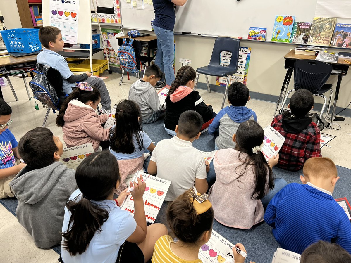 Wall_Nicole1029's tweet photo. Talk about total student engagement in Mrs. Rendon’s dual language classroom! Every student has an orthographic map and is working on segmenting and blending 4+ syllable words! #NISDIgnited #PassmoreIgnited https://t.co/XDpZhTQ9kj