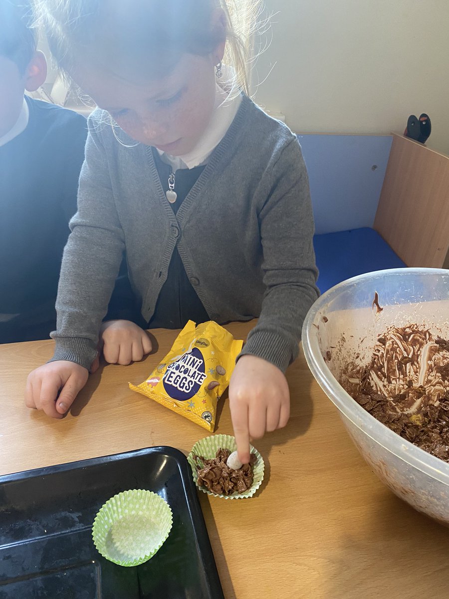 We enjoyed making our little Easter treat today mixing chocolate, cereal and chocolate eggs to create a chocolate nest 🪺 well done P1a! <a href="/MrsBhuiyanBPS/">Mrs Bhuiyan</a>