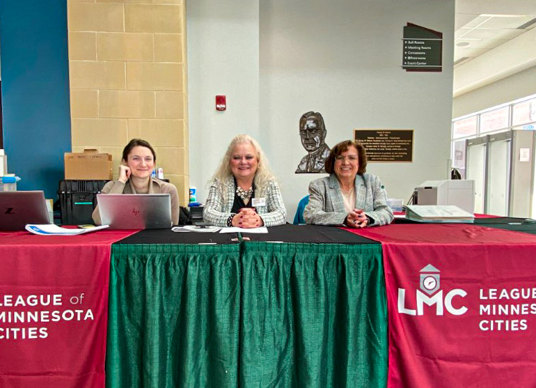 MinnesotaCities's tweet image. Air quality in city buildings? Data security breaches? Drug and alcohol testing? De-escalating a crisis? We're covering these topics and more at Loss Control Workshops. Thank you to the 100+ city employees who joined us in Alexandria! On to Mankato.

#LMCIT #MnCities