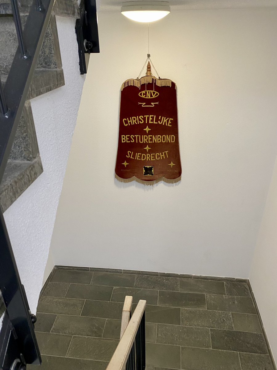 Zojuist was ik bij het afscheid van een zeer gewaardeerde medewerker van <a href="/CNVZorgWelzijn/">CNV Zorg & Welzijn</a>, <a href="/CNVOverheid/">CNV Overheid</a> en <a href="/CNVOnderwijs/">CNV Onderwijs</a>. In het trappenhuis wordt duidelijk dat mijn vorige werkkring en de <a href="/Sliedrechtgem/">Gemeente Sliedrecht</a> al heel lang verbonden zijn.