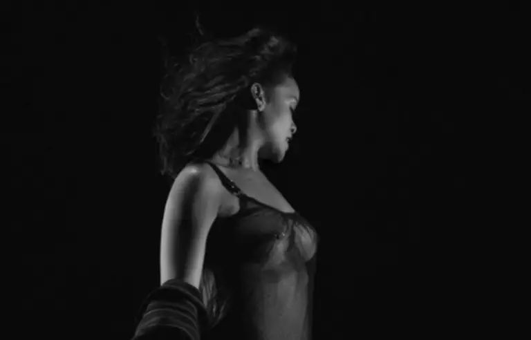 elmusicfeelings's tweet photo. ⚠️ « Kiss It Better » reste pour moi un de ses meilleurs titres. Et il sortirait de nos jours, il flopperait pas, surtout aux 🇺🇸 avec cette vibe rétro 80s. Ce mélange pop-synthrock-nb , fete ses 7 ans aujourd’hui et sonné très actuel.
L’écoutez-vous encore ?! https://t.co/Yi8G9sln6x