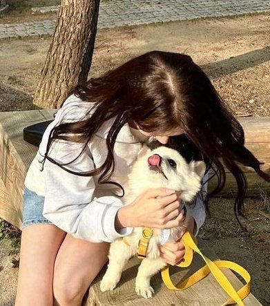 wj_lldich's tweet photo. 이언니 손큰거 너무좋ㅇ아.... https://t.co/wTzLIATXAN