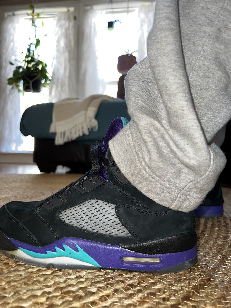 Black grape 5 #sneakers #sneakerhead mind ya business when I post a diff pair later for opening day lol #blackgrape #jordan5 #snkrs #snkrskickcheck #snkrsliveheatingup