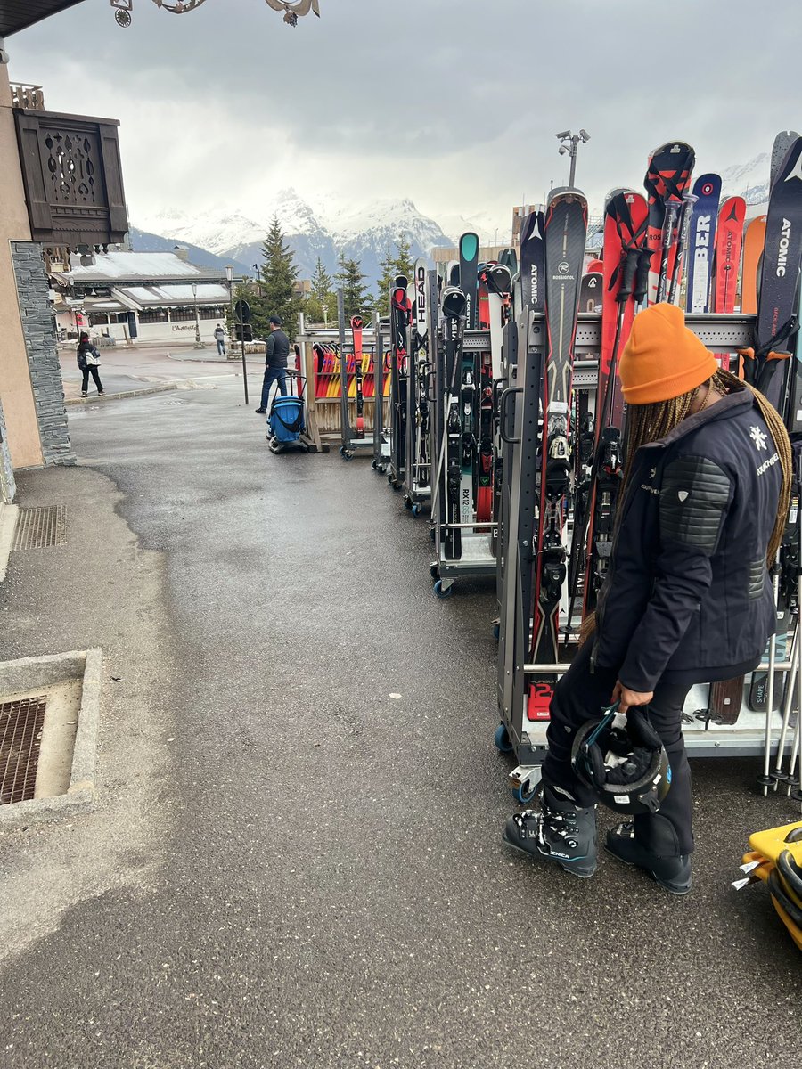 FeistyPixxi's tweet photo. Got a good dose of adrenaline today. Skiing is pretty difficult 😂🤣#FirstTimeSkiing #Courcheval https://t.co/9rxbsxYKUw