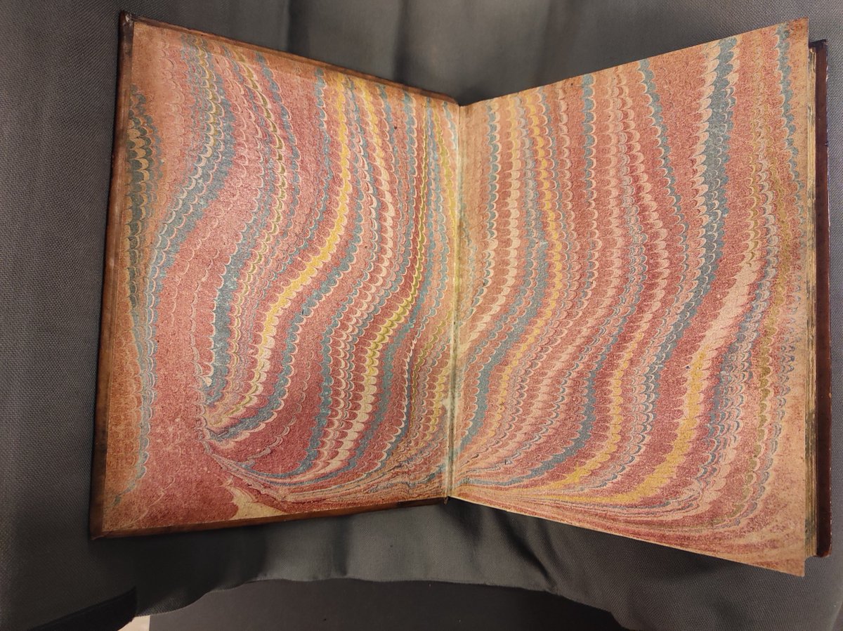 This school binding has a beautifully patterned leather with a supralibros of the Collège episcopal de Bruges on it. The edges, the cover and the endpapers are beautifully decorated. 
#marbledmonday
Bruges, Public Library, FDGI 0452/1
Cours d'histoire, 19de eeuw