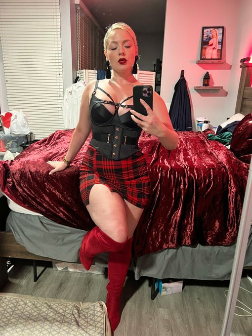 Kneel... https://t.co/8thEt3gpEt<a href="/tag/avn"class="tags"><span>#avn</span></a><a href="/tag/avnstars"class="tags"><span>#avnstars</span></a>
