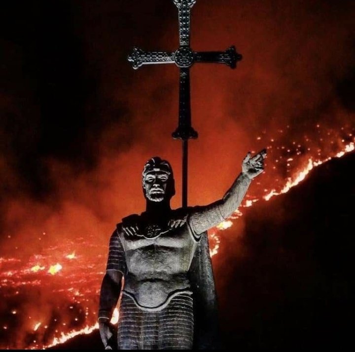 Luismi_Asturias's tweet photo. Asturias se quema, mejor dicho, nos queman Asturias..... 🥺
Más de cien fuegos activos.. 🔥🔥🔥🔥🔥🔥 
Mucha fuerza a los
-@BomberosAstur
-Brigadas forestales
-@UMEgob 
etc etc
💪🏼💪🏼💪🏼💪🏼
@GobAsturias 
"Asturias verde de montes y negra de minerales".... https://t.co/PgTz7mXhLV