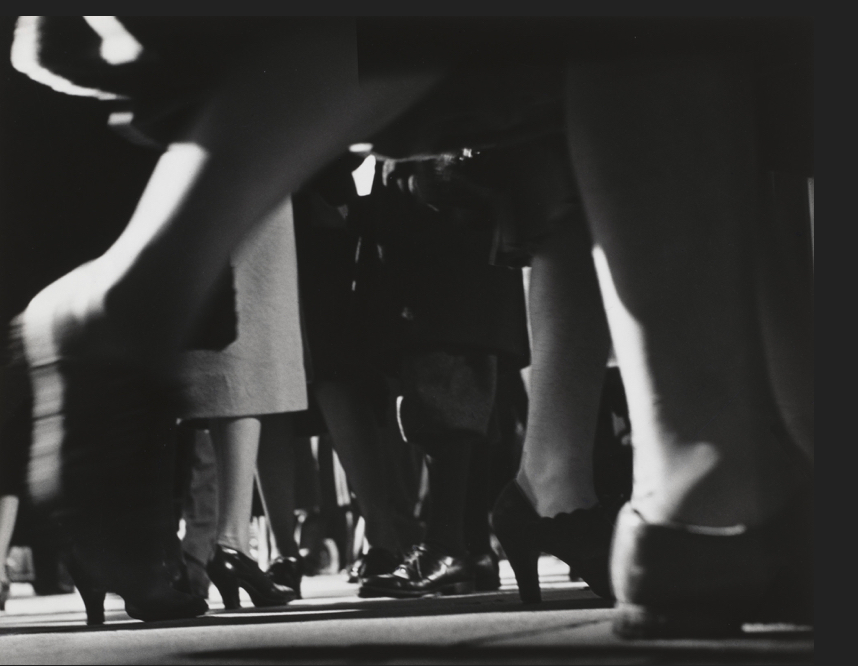 avadesordre's tweet photo. #scritturebrevi #scrivoarte
#AccaddeOggi nel 1983 muore la fotografa americana di origine austriaca #LisetteModel maestra della street photography
Times Square, 1940
MoMA, New York https://t.co/gx6KQYbqEs
