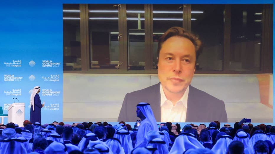 SamShovav's tweet photo. Do you know that "Emirati Government" asked it's top officials to tell their subordinates not to SHARE any of @elonmusk video conferencing speech until the summit ends bec. He was too honest and too frankly straight forward.

That's why you can find this footages NOW not BEFORE https://t.co/mrFAS84aRm