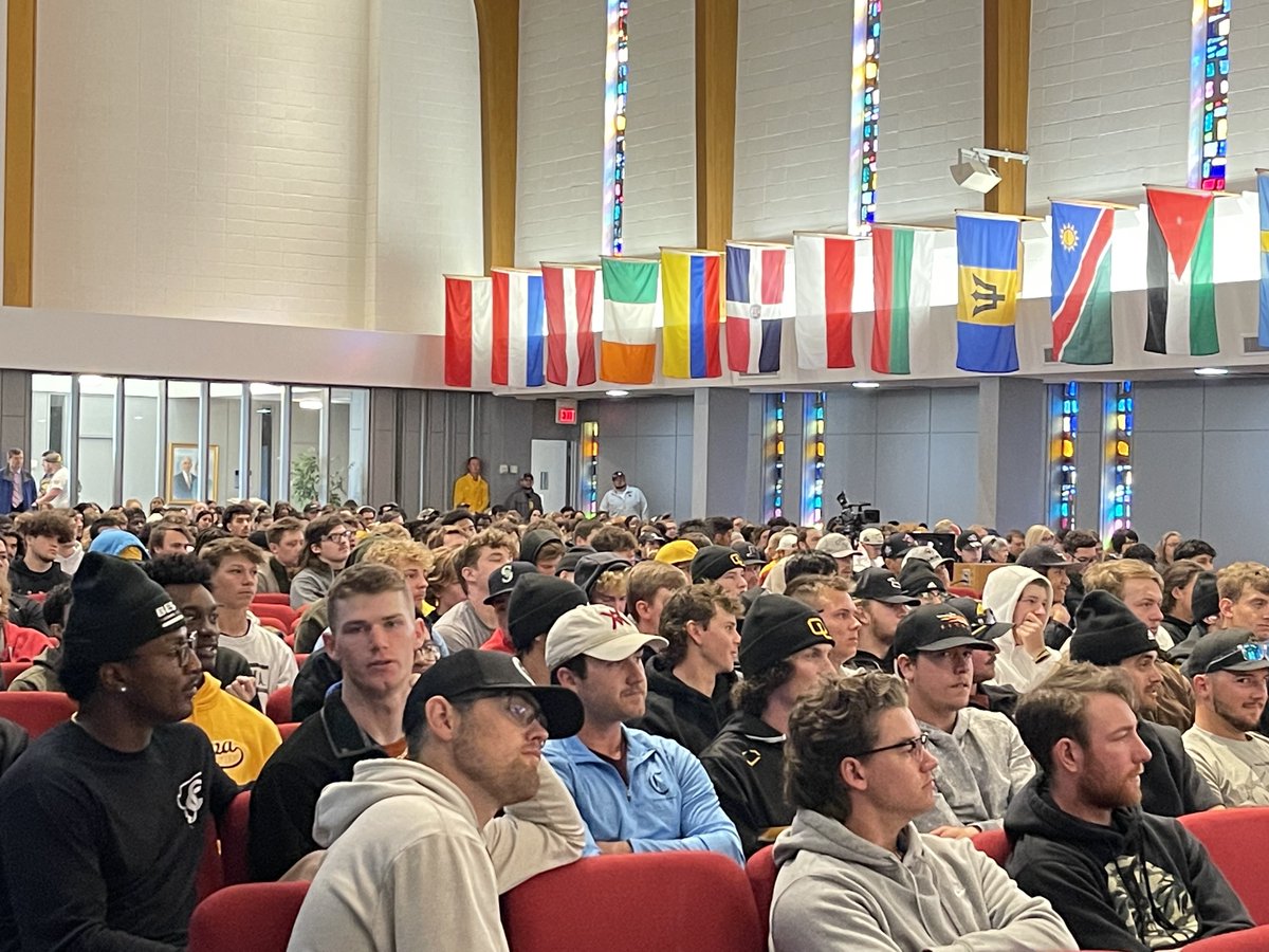 DocReggies's tweet photo. Our Norwood L. Jones speaker series convocation was a triumph. Many thanks to @ottawaU alum @kevinhoneycutt for investing in our students. Heartwarming! #ThankfulPrez #OUBrave https://t.co/aB6ZM5aemz