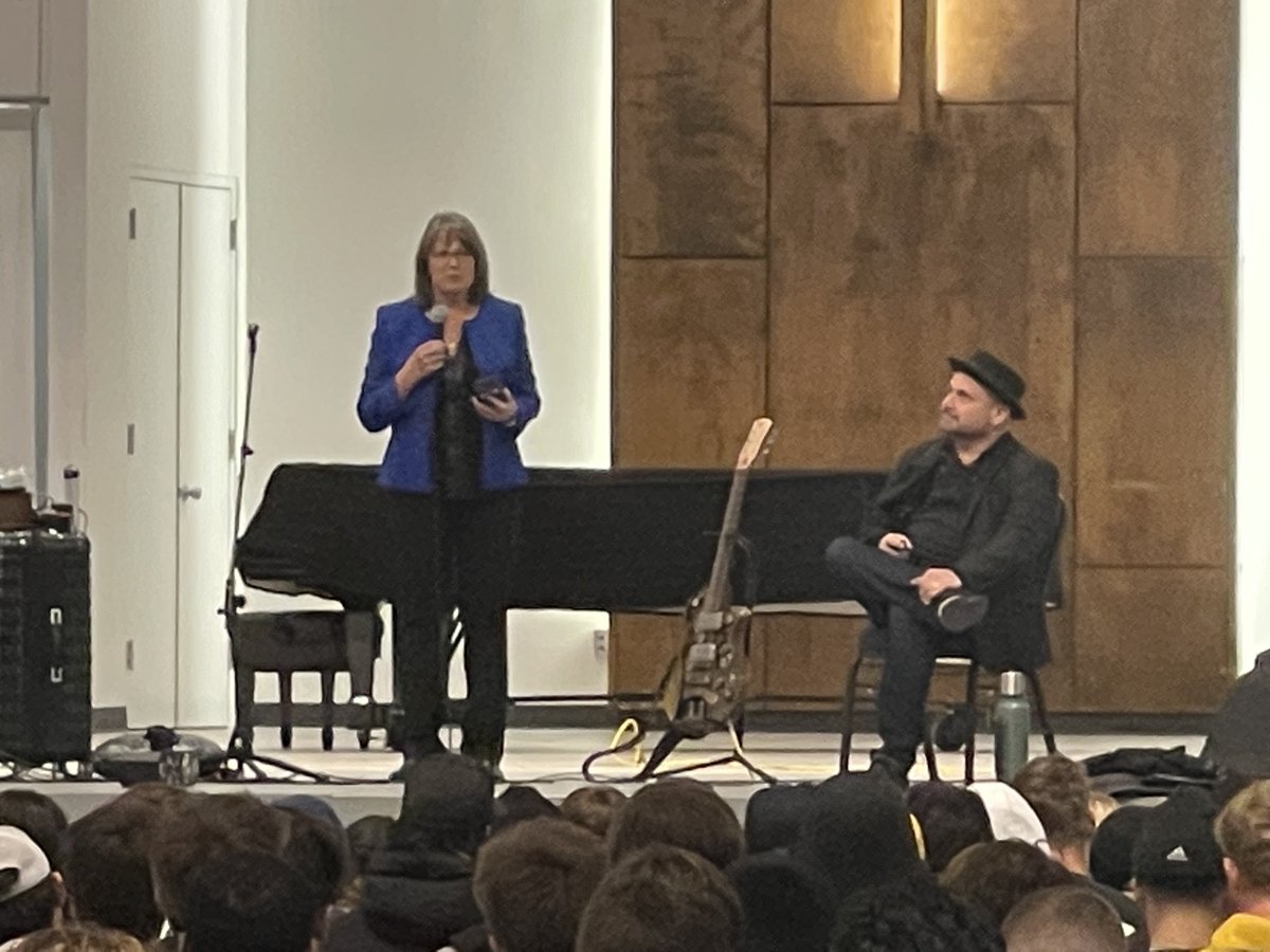 DocReggies's tweet photo. Our Norwood L. Jones speaker series convocation was a triumph. Many thanks to @ottawaU alum @kevinhoneycutt for investing in our students. Heartwarming! #ThankfulPrez #OUBrave https://t.co/aB6ZM5aemz