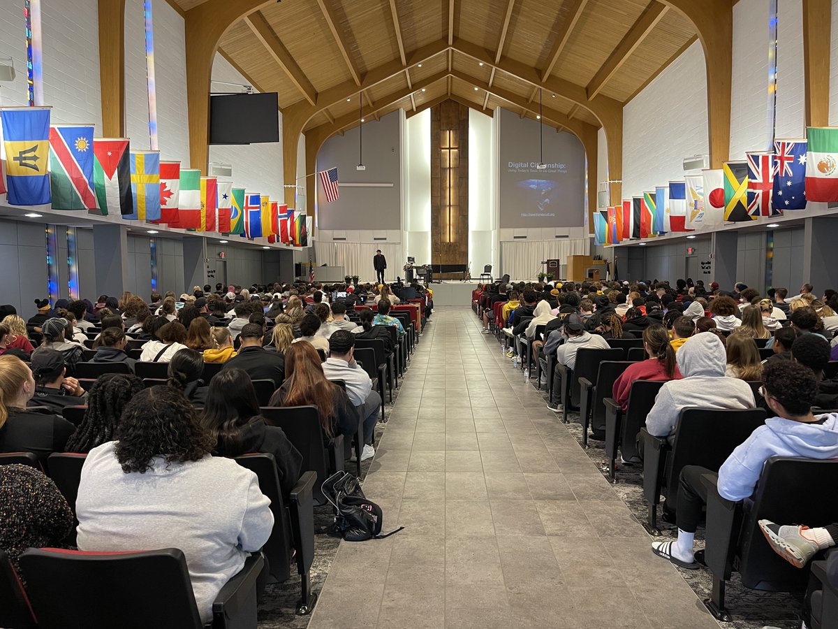DocReggies's tweet photo. Our Norwood L. Jones speaker series convocation was a triumph. Many thanks to @ottawaU alum @kevinhoneycutt for investing in our students. Heartwarming! #ThankfulPrez #OUBrave https://t.co/aB6ZM5aemz