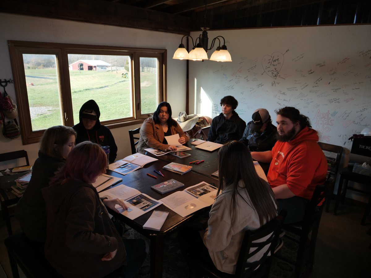 360TCCC's tweet photo. Our New Media+ students at @TriCoCC visited @GinaMcKnight11 at Monday Creek Publishing today to learn all about the world of publishing. 
Thank you Gina for taking the time to speak with us! https://t.co/t20kaU2JDE
