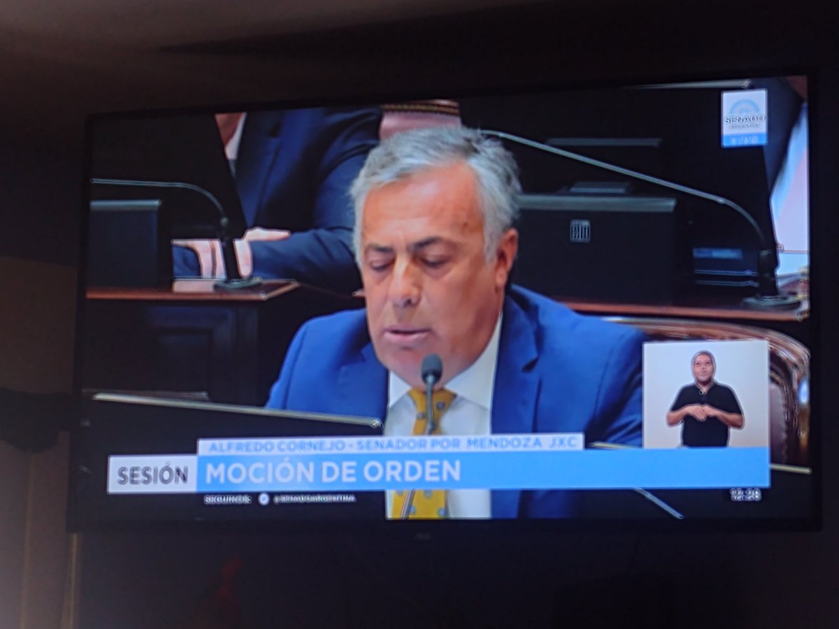 Cornejo pidiendo que no se trate alcohol cero 
Nefasto, valijero