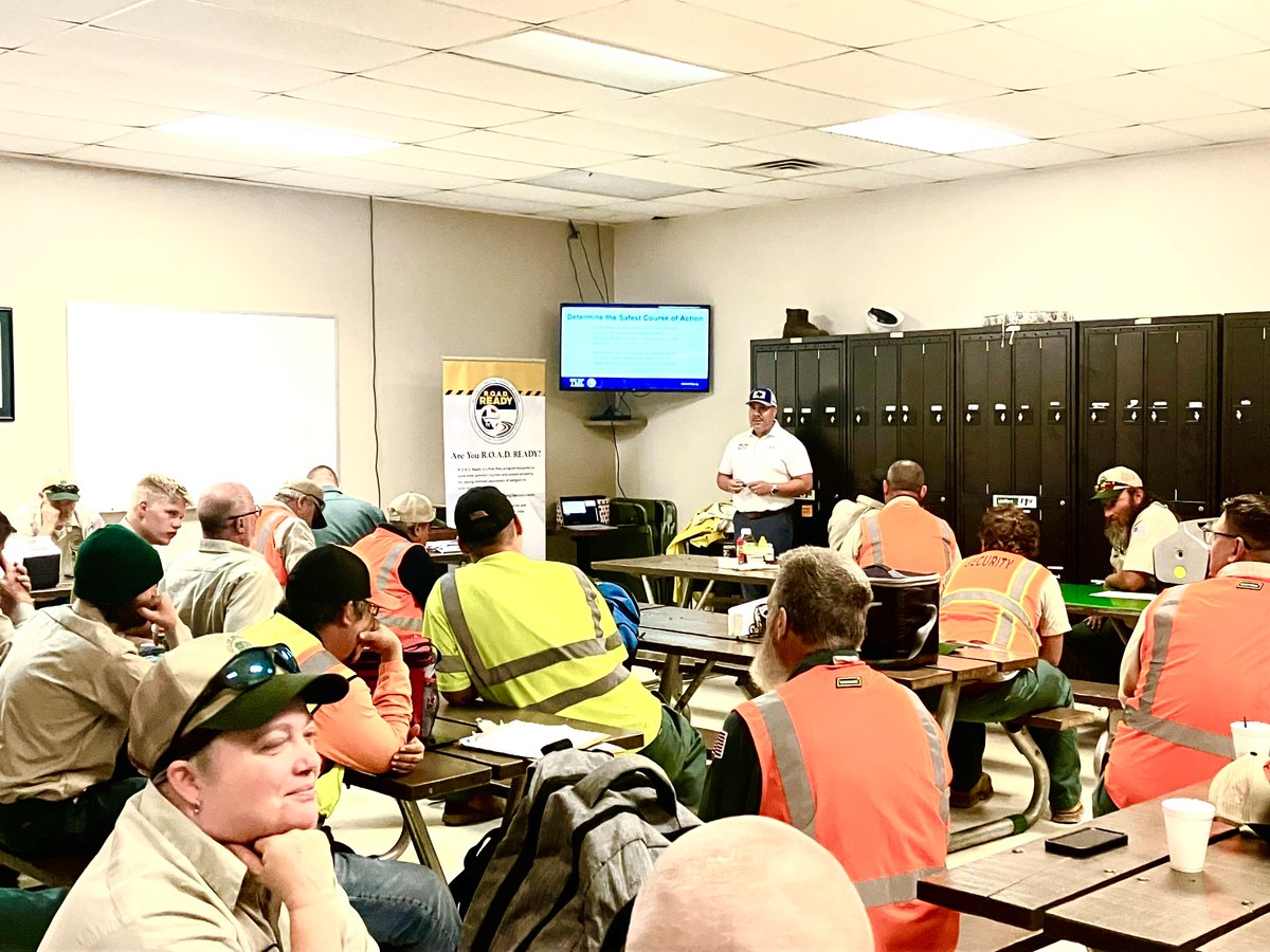 TML_RiskPool's tweet image. We recently had a great R.O.A.D. Ready Distracted Driving/Aggressive Driving safety meeting in Lake Jackson. April is Distracted Driving Awareness Month and Lake Jackson sure is R.O.A.D. Ready! 
#BeROADReady #LakeJacksonTexas #Training