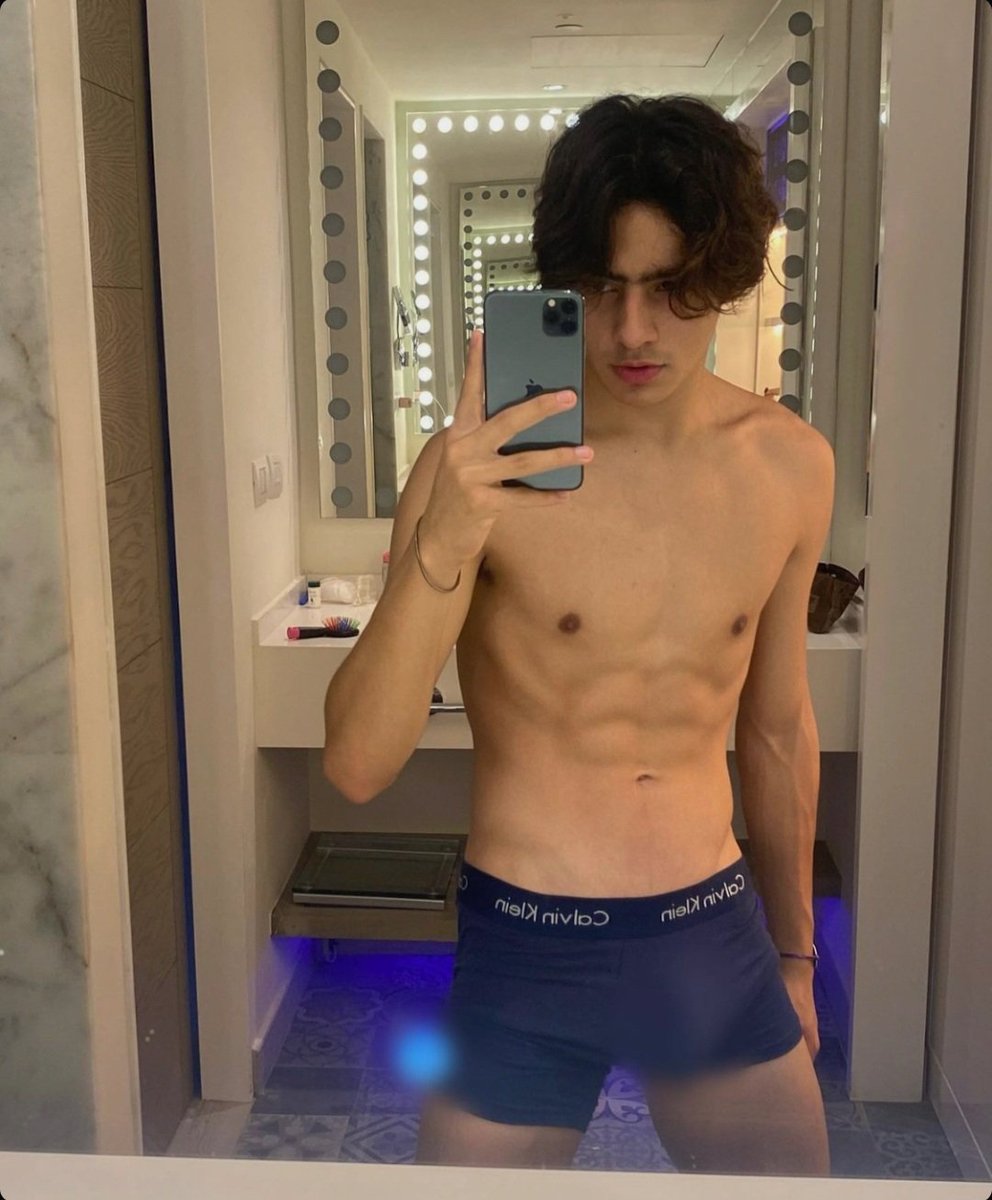 Juanlop72249062's tweet photo. #EmmanuelTorres
#EmmanuelTorres_
#FamososDesnudos #packdefamosos #viral #VIRALVIDEOTIKTOKHOT #viralscandal https://t.co/LUpYHnOOyf