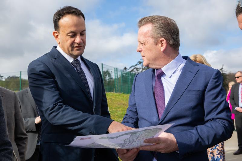 Today I visited Archers Wood Delgany to see for myself the 142 cost rental homes built by @CairnHomes in partnership with @LDA_Ireland. Government is focused on increasing the supply of housing & this development has a good mix of cost rental, affordable, social & private homes.