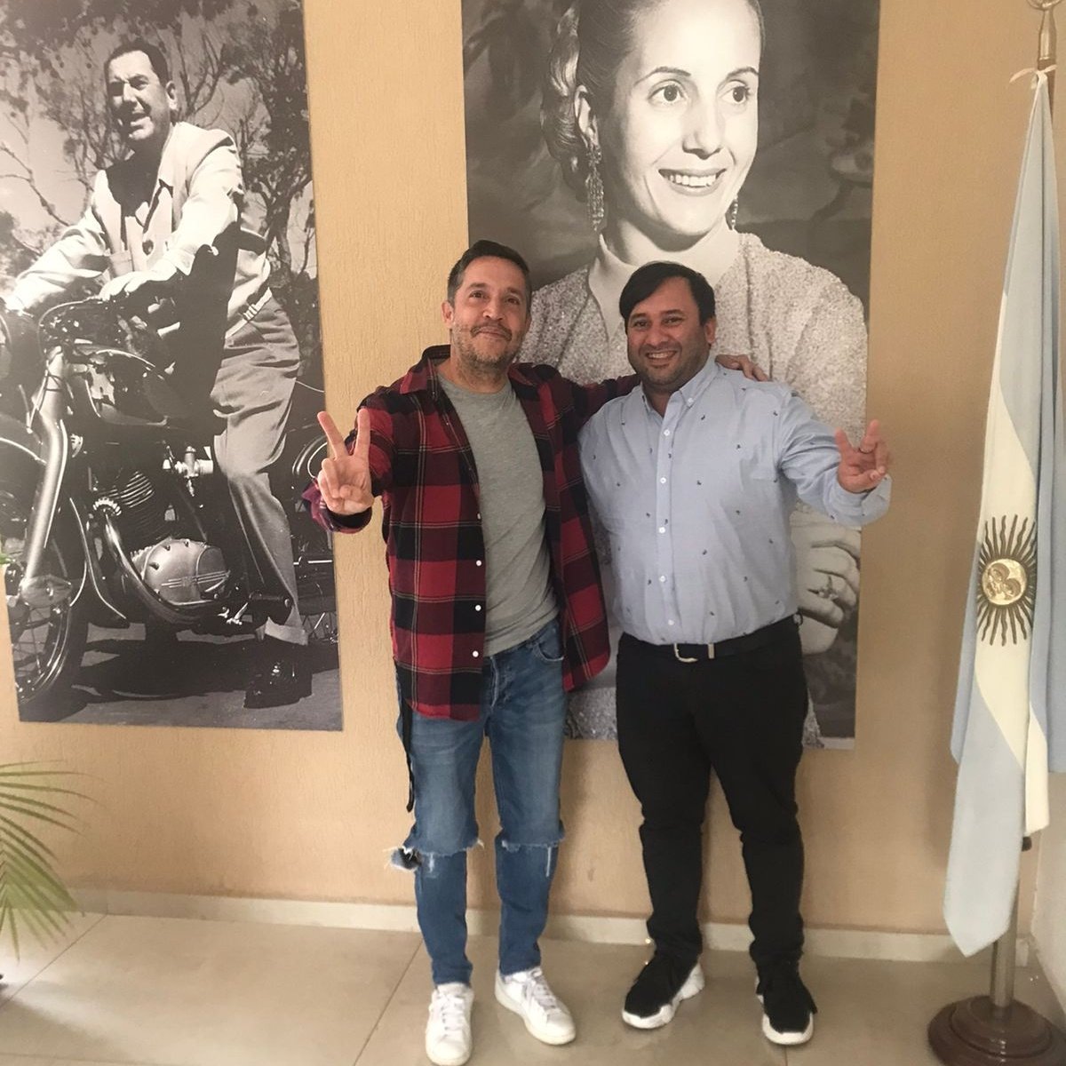 En el camping de <a href="/Setiaoficial1/">Setiaoficial</a> en #Ezeiza nos reunimos con su Secretario Adjunto, <a href="/RuarteFernando/">JS_SETIA-Ruartefer</a>, para trabajar en una agenda conjunta entre el gremio  y <a href="/TrabajoPBA/">Trabajo PBA</a>.

<a href="/waltercorreaok/">Walter Correa</a>