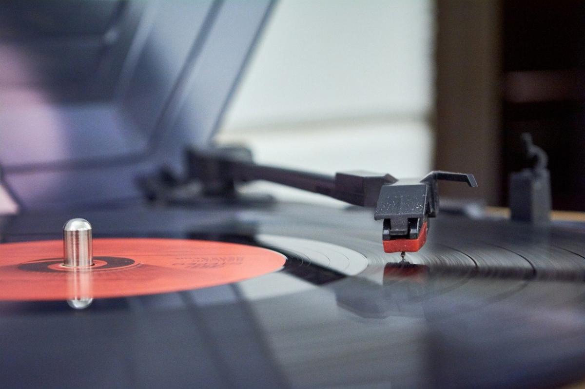If vinyl can make a comeback, why not #martech? The resurgence of vinyl has it generating more revenue than CDs for the first time since early '90s! Think back to old #B2B tools... maybe there's one you can dust off to generate some new revenue.
conta.cc/40j86H7
#WDBMD