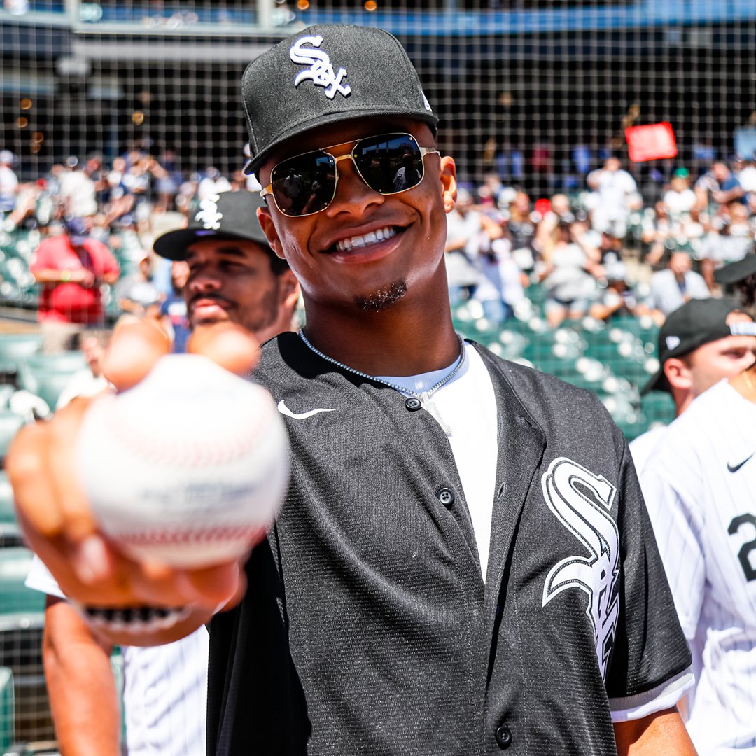 ChicagoBears's tweet image. Go get 'em, @whitesox! 👊