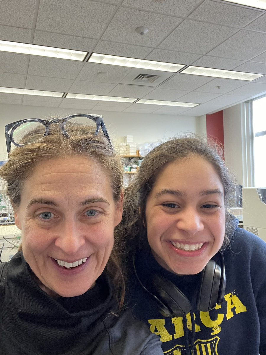 RitaVMRio's tweet photo. Huge congrats to @RachelDurback for adding the nsf grfp to an impressive list of accolades. So, so proud. 🥰👊 https://t.co/tPKUGENCXA