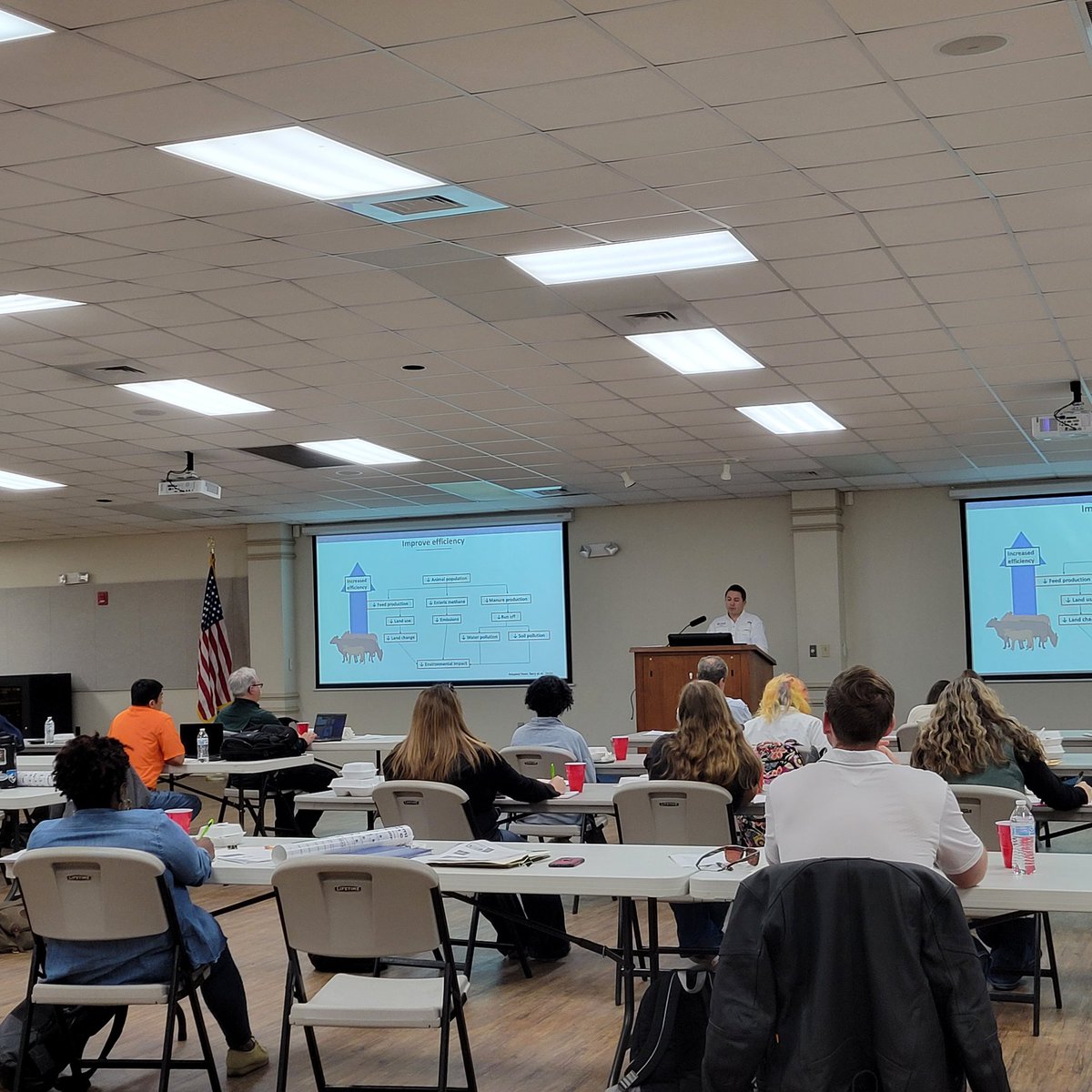 GelaGonella's tweet image. Day 1 of our 2nd Beef and forages research updates IST. We had a wonderful day with the agents and the students interacting in the poster session and great talks from several of our state specialists! #AGextension #ufifas @ufifasnfrec