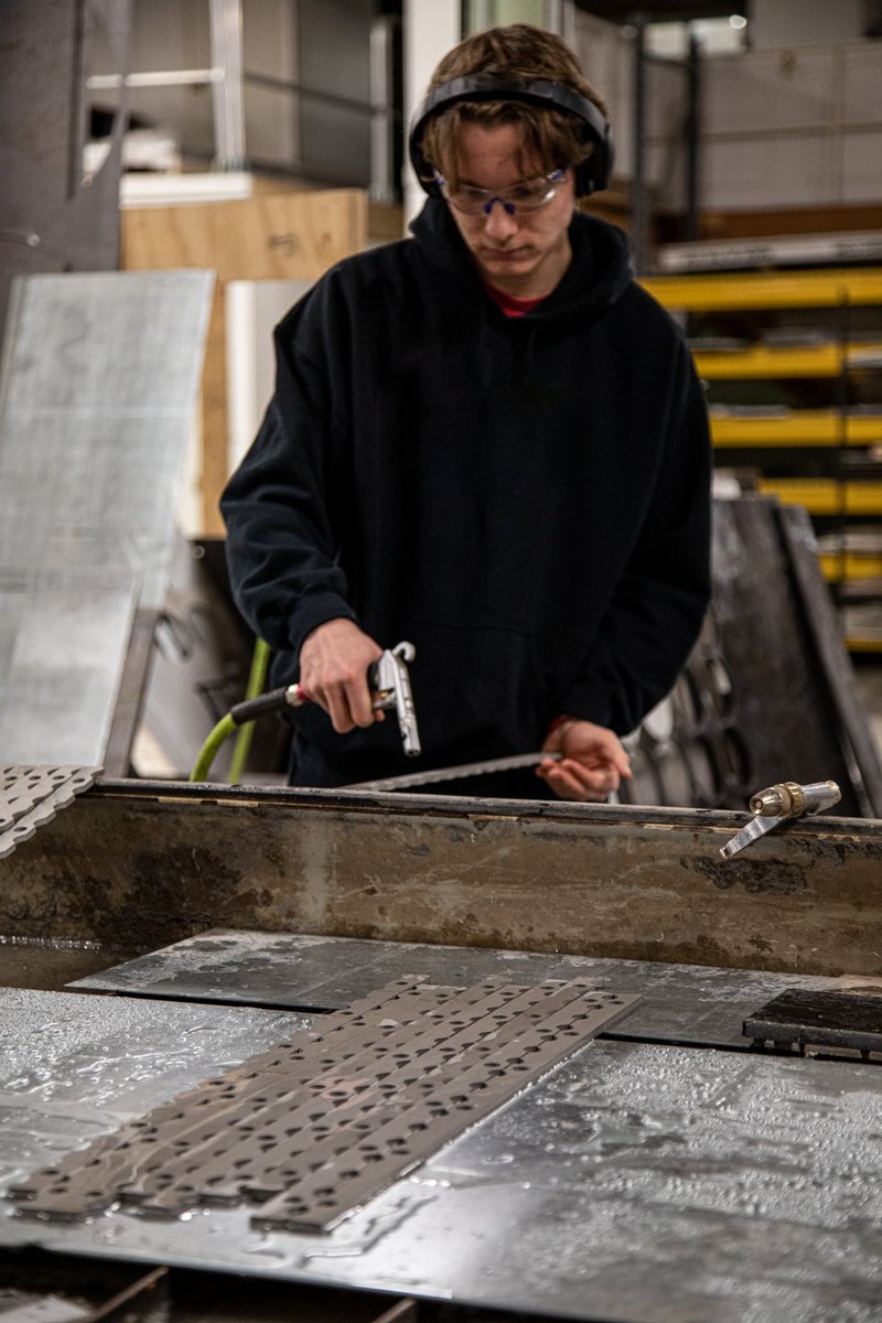 customdesignec's tweet image. Behind the scenes look of one of our newest employees, Easton, as he helps dry off hundreds of metal pieces cut out by the water jet!

#CustomDesignbyECHO #BehindtheScenes #CustomMetalwork #WaterJet