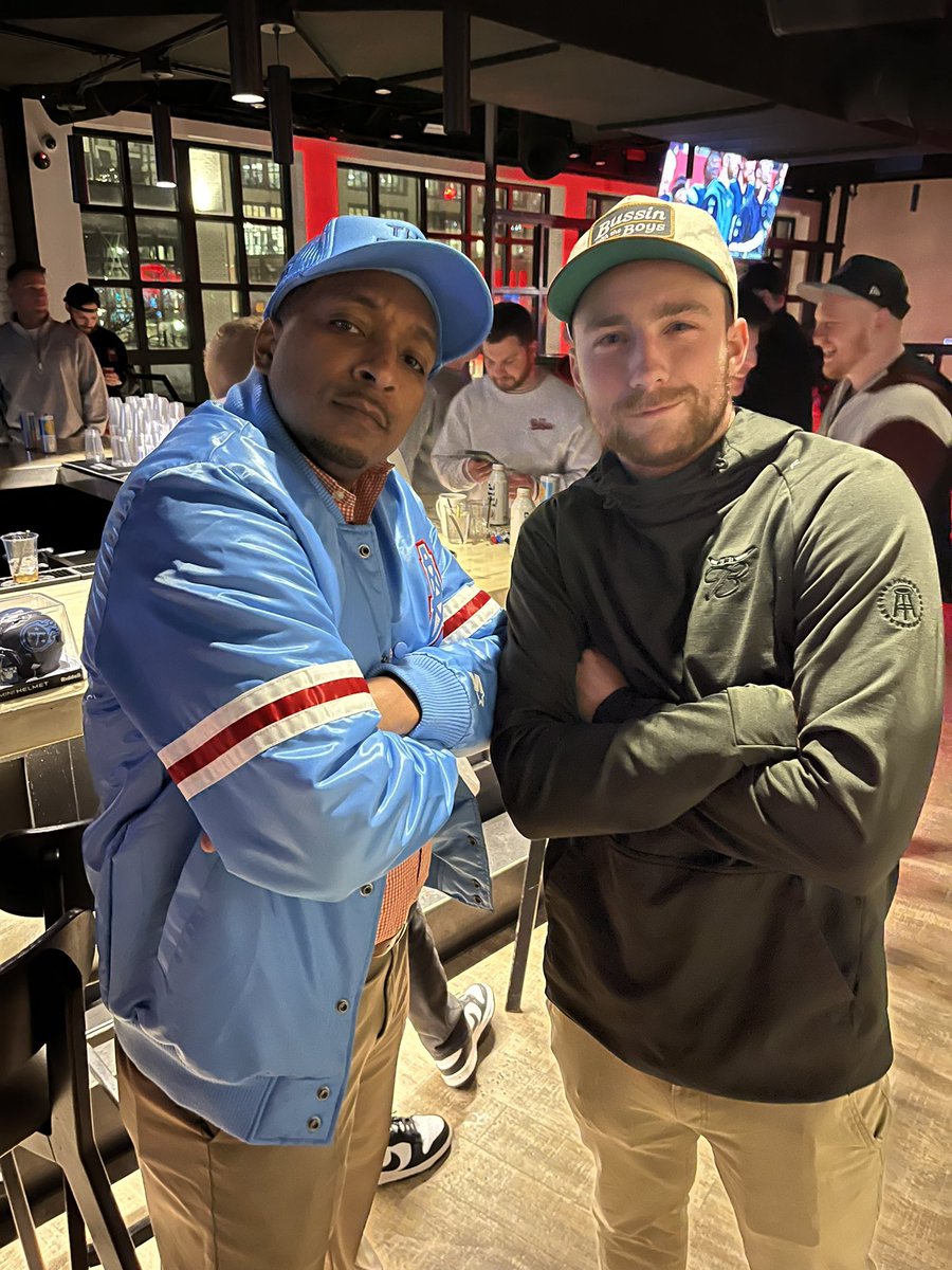 Booeasy9's tweet image. S/O to the Boys for a fantastic time in Columbus last night. Huge S/O to the boys at the back of the bus!