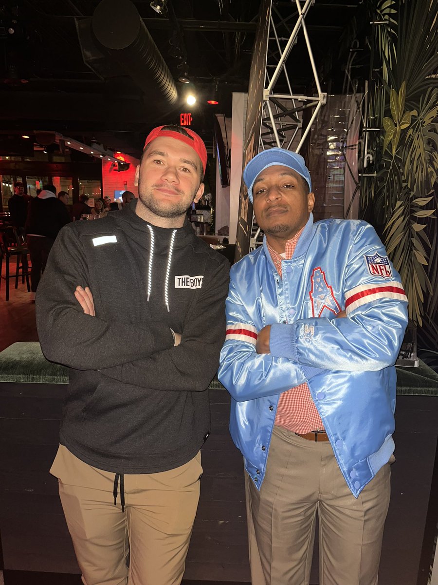 Booeasy9's tweet image. S/O to the Boys for a fantastic time in Columbus last night. Huge S/O to the boys at the back of the bus!