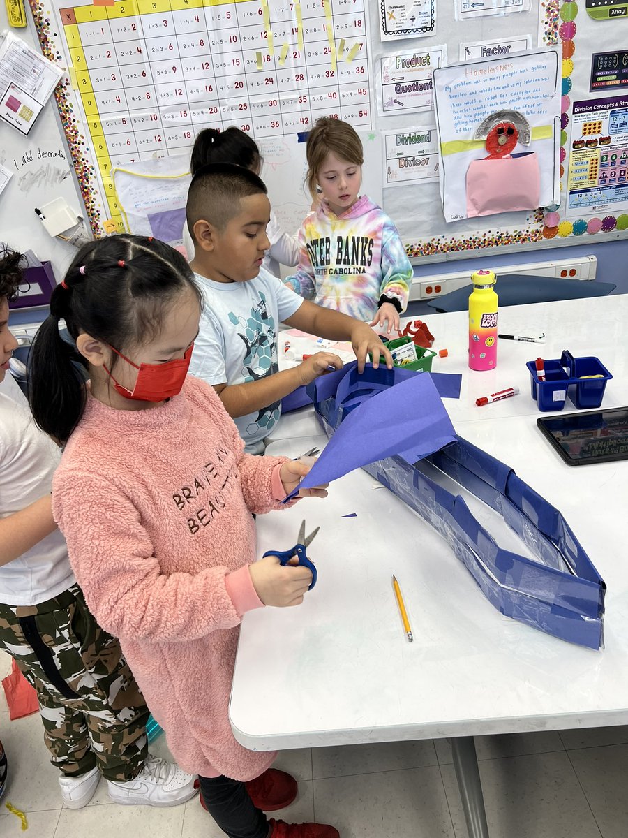 Ms_Carbain's tweet photo. Learners were hard at work today finishing up their Genius Hour projects! They are so excited to present tomorrow about what they have created! #MineolaProud @Jackson_Ave @MineolaUFSD https://t.co/Y92DpztEfj