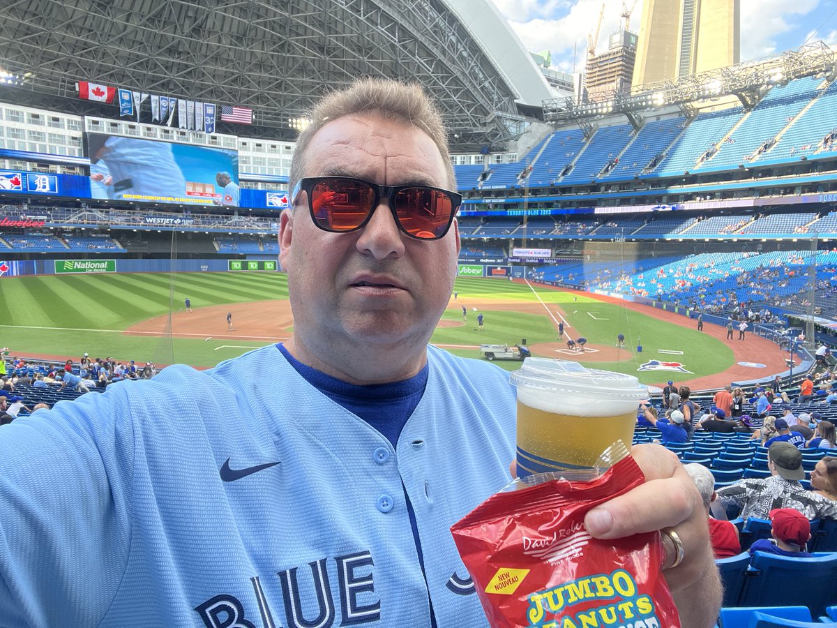 WheatGeerJJ's tweet image. Its Gameday!
So confused…

Yes its #LetsGoOilers to battle for 2nd place…
But its also #NextLevel Opening Day of 162. 
Fortunately the games dont overlap!
@EdmontonOilers @BlueJays